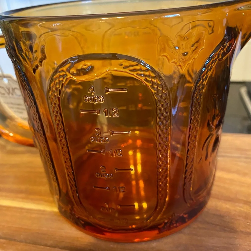 CWC Halloween Glass Measuring Cup With Spiders, Bats & Snakes Orange Amber 32oz